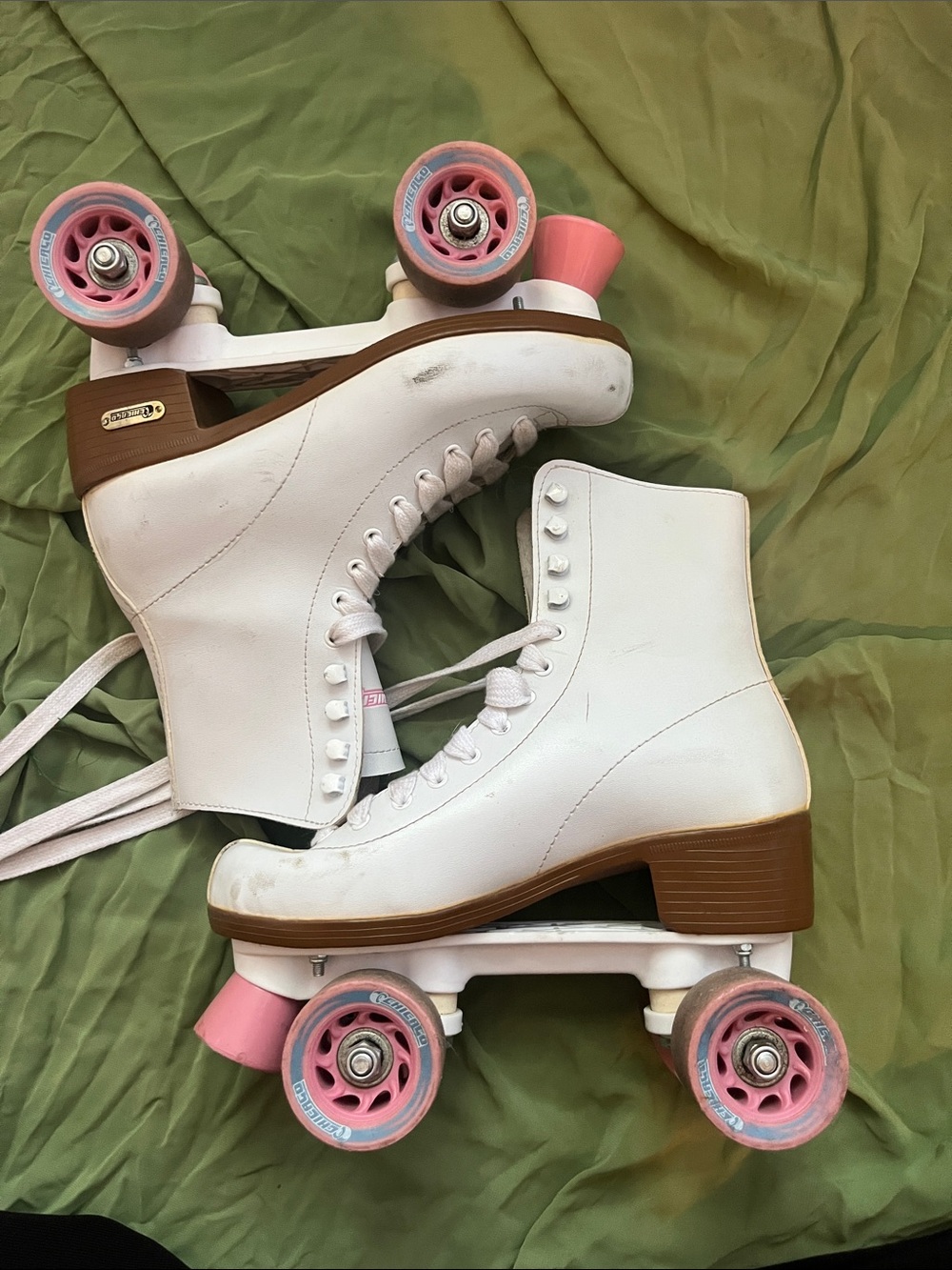 Classic White and Pink Women’s Quad Roller Skates